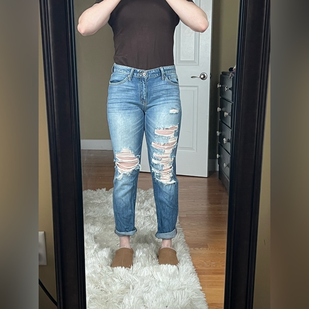 VICI distressed mid rise faded skinny jeans 👖